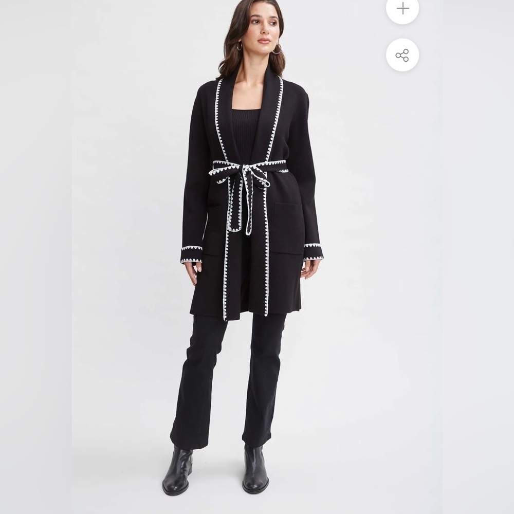 NWT- T-TAHARI WHIPSTITCH BELTED CARDIGAN. Black and white. XS